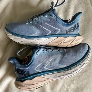 Hoka One One Arahi 5